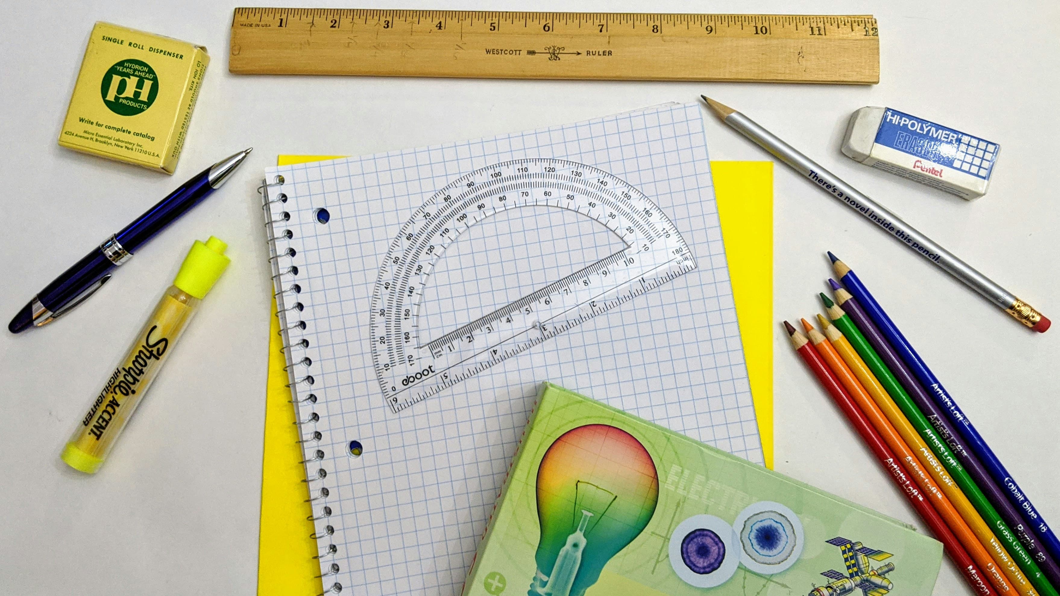 Estudiantes y padres en admisiones de P.H.I.A.